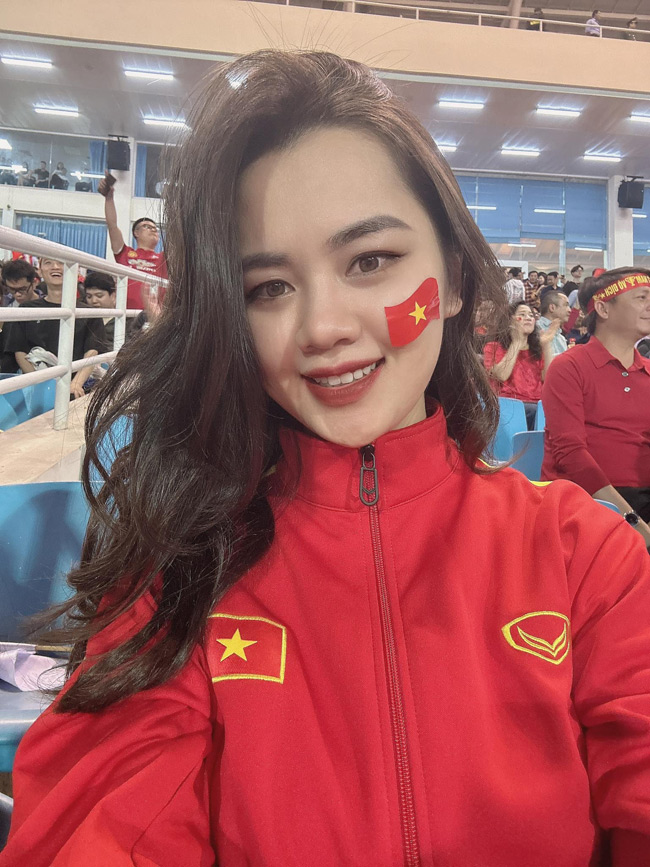 Dương Thùy Phương là vợ của cầu thủ Quế Ngọc Hải.
