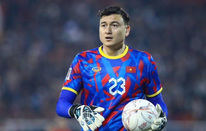 Tại mùa giải này, hầu như những màu áo dự phòng của Văn Lâm đều trùng với màu áo của đội Thái Lan.