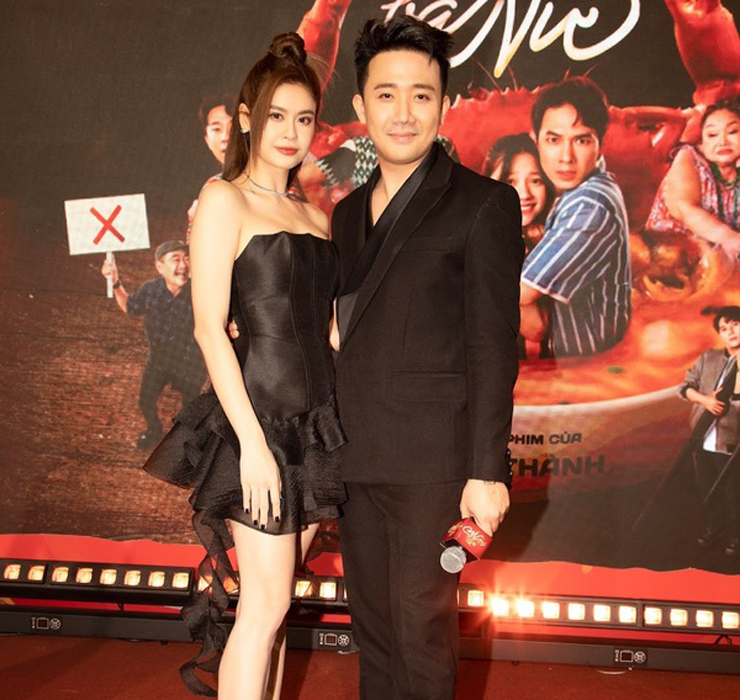 Trong một sự kiện ra mắt phim gần đây, Trương Quỳnh Anh được khen trẻ trung, xinh đẹp với chiếc đầm đen ngắn.
