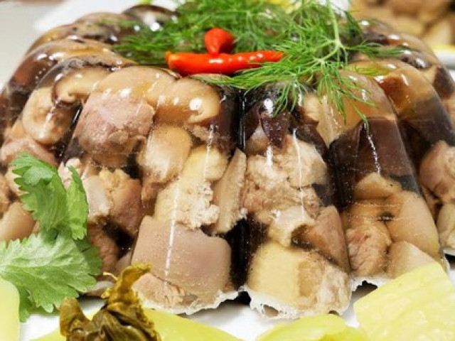 Ẩm thực - Thịt đông là món ăn quen thuộc trong ngày Tết nhưng ăn theo cách này dễ rước bệnh vào người