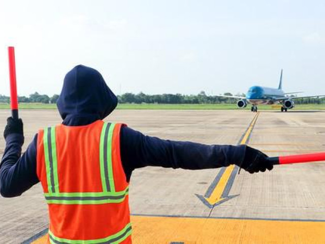 Hút thuốc lá điện tử trên máy bay, 1 nữ hành khách bị phạt 4 triệu đồng