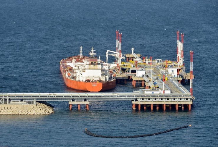 Điểm vận chuyển dầu ở cảng Transneft – Kozmino tại TP Nakhodka, Nga vào ngày 15-11-2017. Ảnh: REUTERS