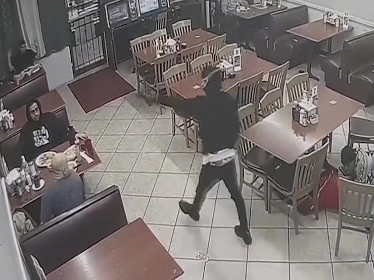 Mỹ: Cầm súng giả vào cướp nhà hàng, bị thực khách có súng thật bắn 9 phát