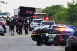 Mỹ: Nhận tin báo có tiếng kêu ở thùng xe tải đông lạnh, mở cửa phát hiện thảm kịch