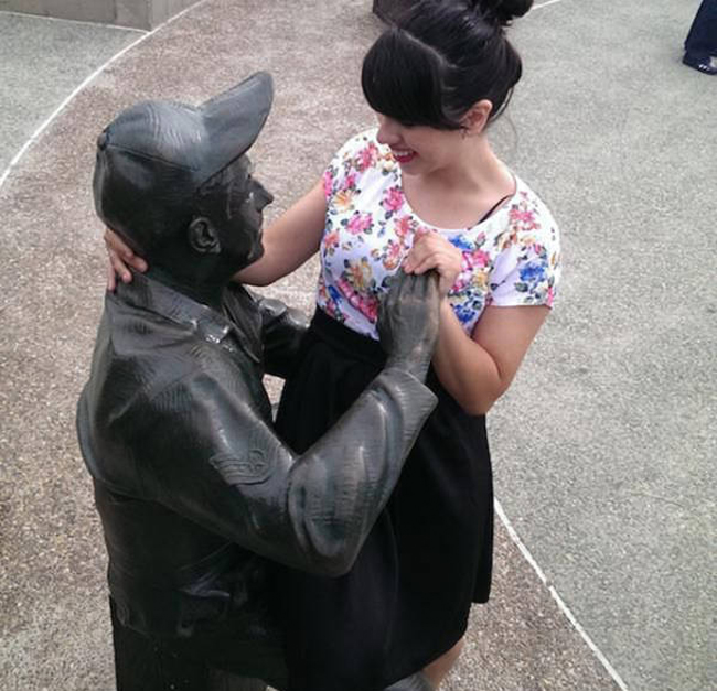 Mình khiêu vũ một bản nhạc nhé.
