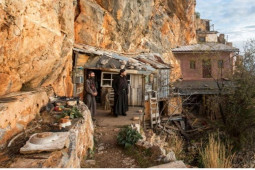 Đàn ông - Nơi kỳ lạ cấm đàn ông "không có râu" đặt chân đến