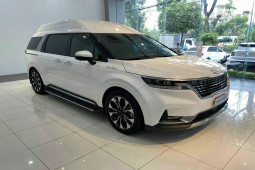 Tin tức ô tô - Ảnh thực tế Kia Carnival Royal 2023 tại Việt Nam, giá gần 2,7 tỷ đồng