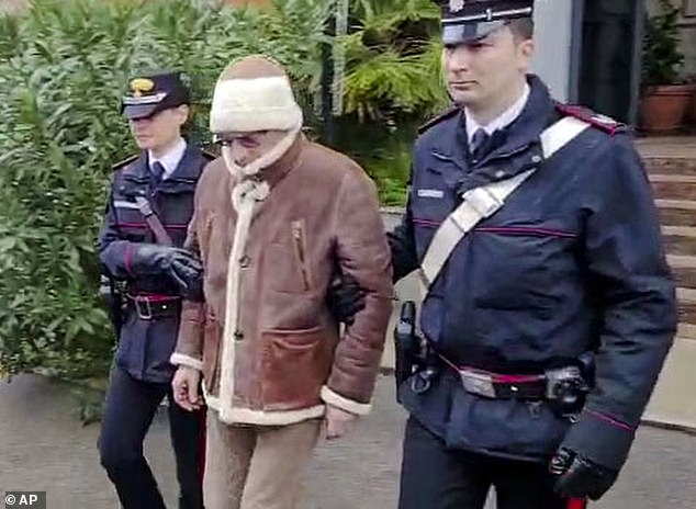 Trùm mafia Italia bị bắt sau nỗ lực chạy trốn cảnh sát trong bệnh viện bất thành.