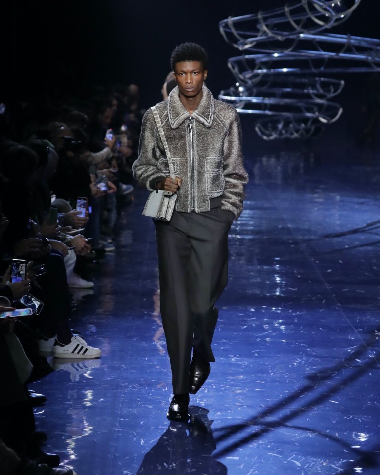 Học cách mặc đồ da, lông chất chơi từ gợi ý của BST Fendi Thu Đông 2023 - 4