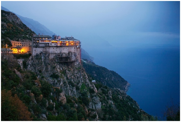 Một góc của ngọn núi linh thiêng.