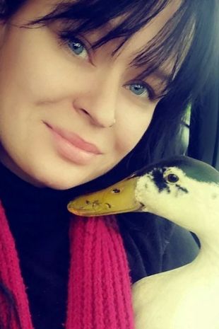 Charlotte đã nuôi Ham từ khi nó còn là một chú vịt con