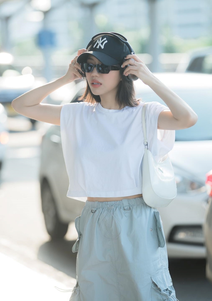Diệu Nhi được nhận xét như "idol Hàn Quốc" vì phong cách trẻ trung: "Set này đẹp quá", "Diệu Nhi ngày càng xinh đẹp, thăng hạng nhan sắc", "Từ ngày có chồng chị đẹp hẳn ra",...

