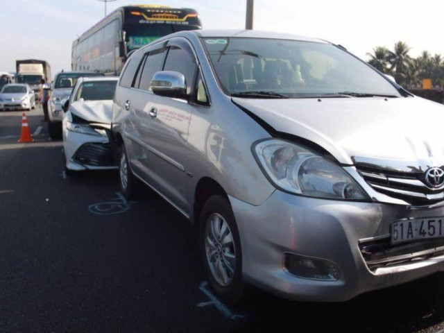 Tin tức trong ngày - 6 ô tô va chạm liên hoàn, cao tốc TP.HCM - Trung Lương ùn ứ gần 5km