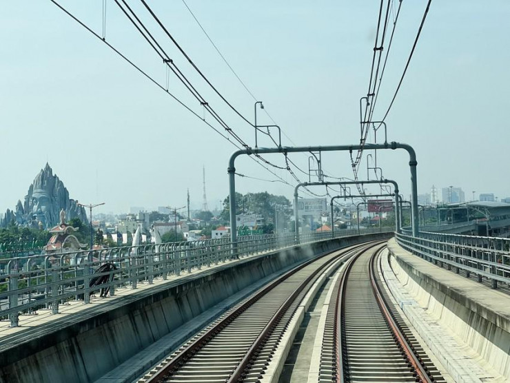 Tàu metro số 1 chạy thử nghiệm đoàn tàu với hệ thống bảo vệ tàu tự động.