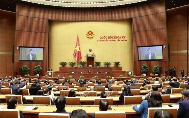 Từ hình ảnh này cho thấy, Tổng thư ký Quốc hội Bùi Văn Cường đang trình bày nội dung chương trình kỳ họp bất thường lần thứ 3. Ảnh: TTXVN