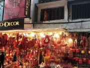 Thị trường hàng Tết: "Vạn người bán, lác đác người mua"