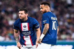 Tin mới nhất bóng đá sáng 18/1: Neymar và Messi bị nhà báo Pháp lăng mạ