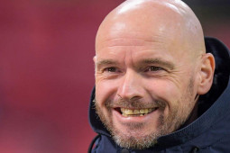 Ten Hag ”bắt” học trò MU phải ăn mừng, nói Weghorst có thể ra sân đêm nay