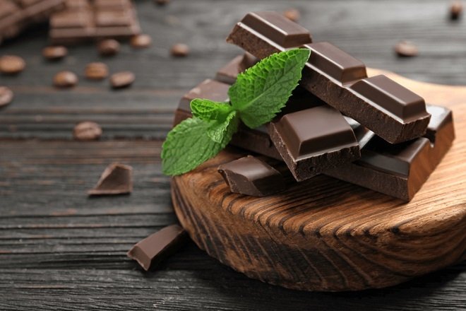 Chocolate giúp cải thiện tâm trạng và chức năng não.