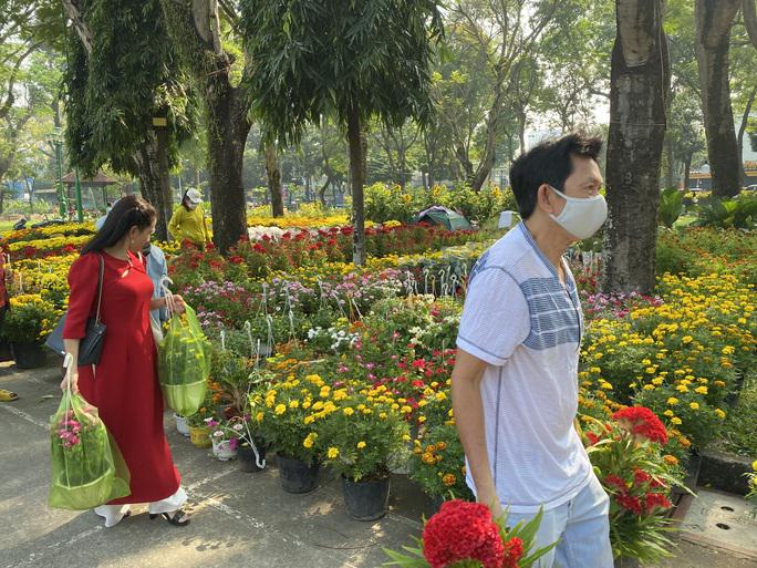 Nhiều hoa đẹp nên khách muốn mua nữa