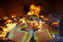 Kinh doanh - Một doanh nghiệp kinh doanh vàng mã lãi lớn