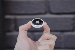 Thời trang Hi-tech - AirTag sắp có đối thủ "made by Google"