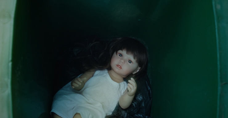 Hình ảnh con búp bê trong phim kinh dị khiến người xem rùng mình.
