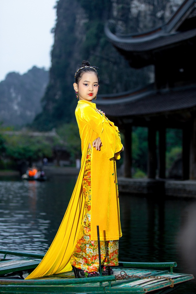 Cô bé sinh năm 2013 được ví như "hoa hậu nhí" - 2