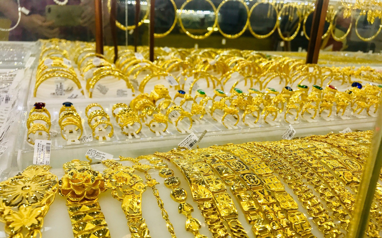 Giá vàng giảm nhẹ