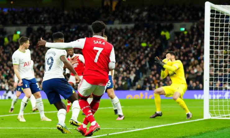 Tottenham nhận 2 bàn thua trước Arsenal ngay trong hiệp 1
