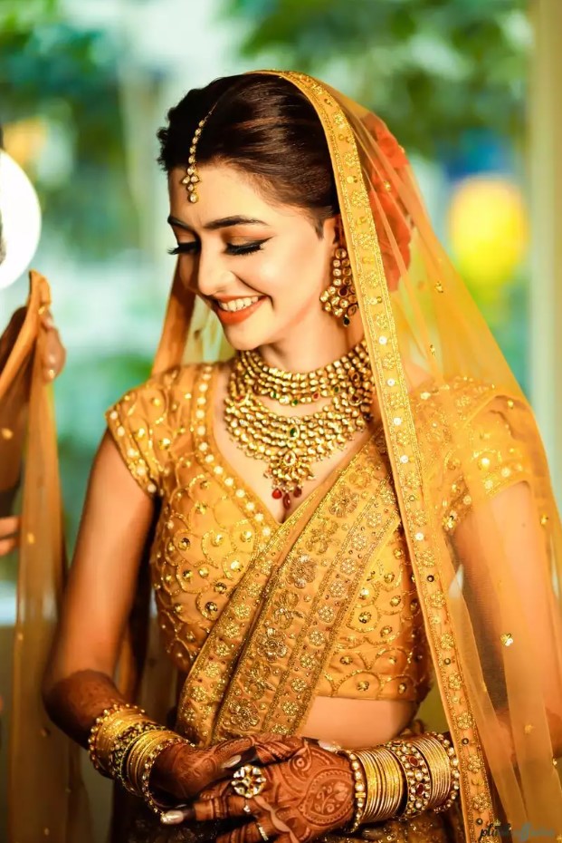 Một cô dâu Ấn Độ xinh đẹp trong ngày cưới.