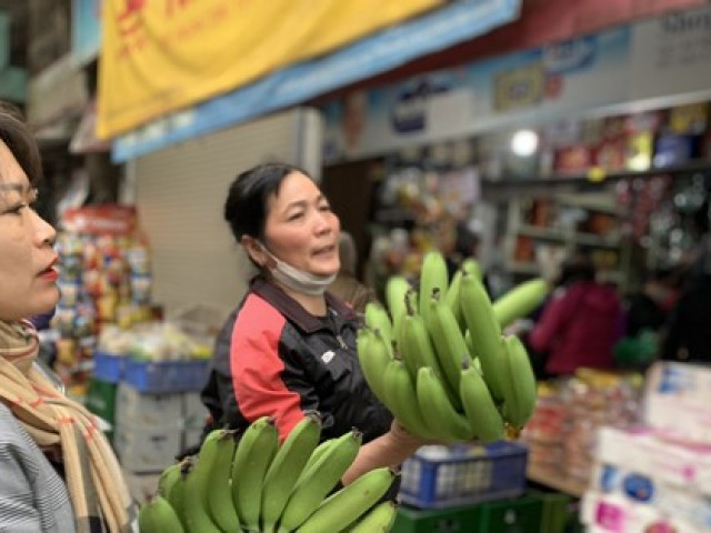 Thị trường - Tiêu dùng - Giá thực phẩm, hàng hóa đắt 'khét’ vẫn hết veo sáng 28 Tết