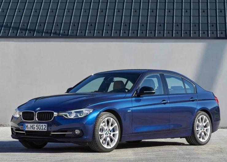 BMW 3 Series 2013 cung cấp bốn tùy chọn động cơ. Ảnh: Motorbiscuit.