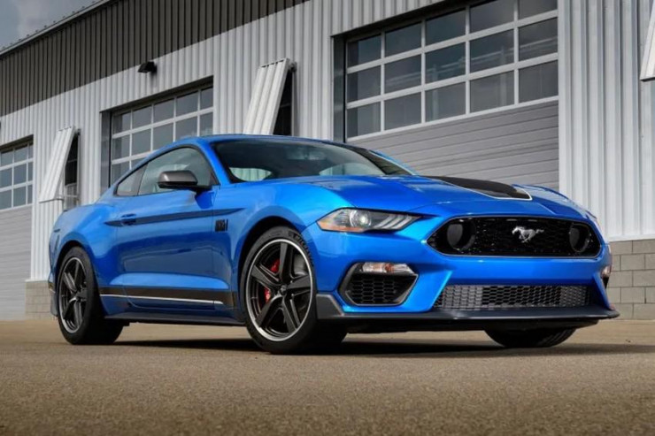 Ford Mustang 2014 là một chiếc coupe thể thao nhanh giá rẻ. Ảnh: Motorbiscuit.