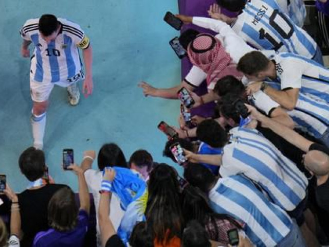 Fan Argentina muốn Messi làm... tổng thống