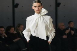 Xu hướng thời trang - Sự sang trọng vượt thời gian tỏa sáng trong bộ sưu tập Thu/Đông 2023 của Anthony Vaccarello