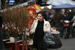 Tin tức trong ngày - Ảnh: Chợ hoa nổi tiếng nhất phố cổ Hà Nội xưa và nay thay đổi ra sao?