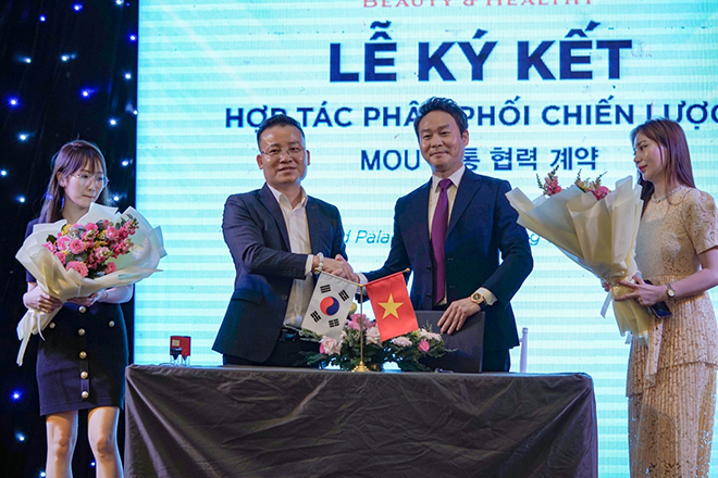 Lễ ký kết thương mại cùng Chủ Tịch JM Group. KIM JUNG MIN