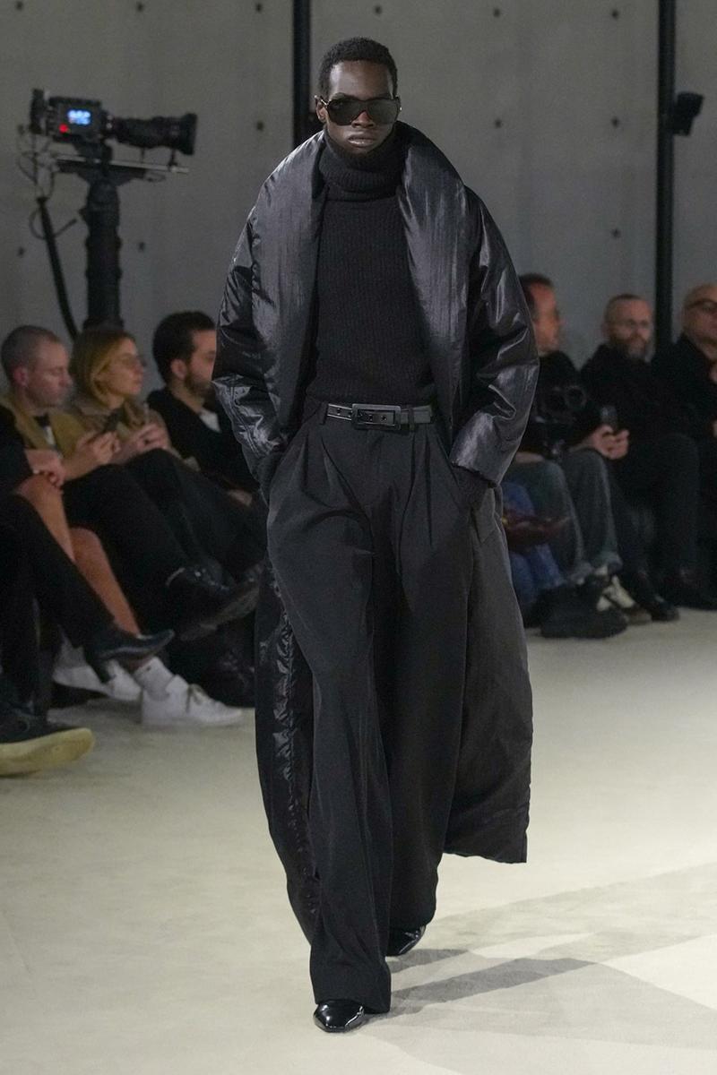 Sự sang trọng vượt thời gian tỏa sáng trong bộ sưu tập Thu/Đông 2023 của Anthony Vaccarello - 10