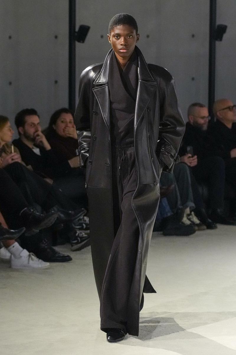 Sự sang trọng vượt thời gian tỏa sáng trong bộ sưu tập Thu/Đông 2023 của Anthony Vaccarello - 5