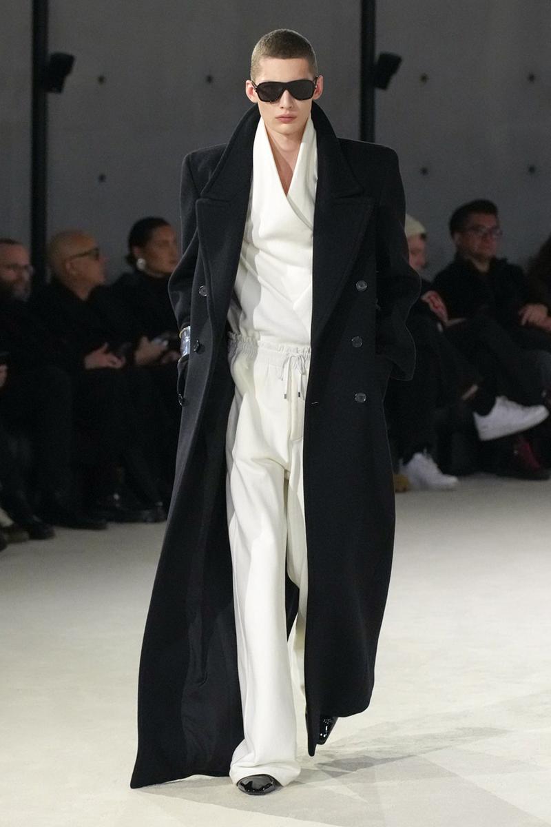 Sự sang trọng vượt thời gian tỏa sáng trong bộ sưu tập Thu/Đông 2023 của Anthony Vaccarello - 3