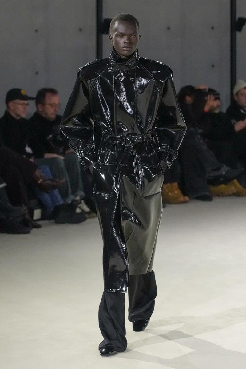 Sự sang trọng vượt thời gian tỏa sáng trong bộ sưu tập Thu/Đông 2023 của Anthony Vaccarello - 18