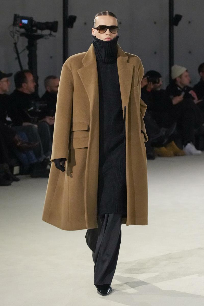 Sự sang trọng vượt thời gian tỏa sáng trong bộ sưu tập Thu/Đông 2023 của Anthony Vaccarello - 15