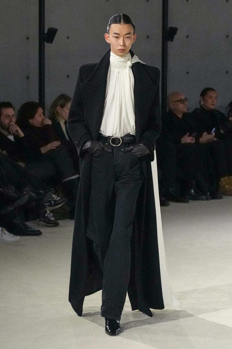 Sự sang trọng vượt thời gian tỏa sáng trong bộ sưu tập Thu/Đông 2023 của Anthony Vaccarello - 12