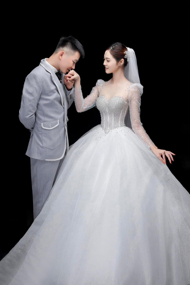 Cặp đôi hơn kém nhau 14 tuổi