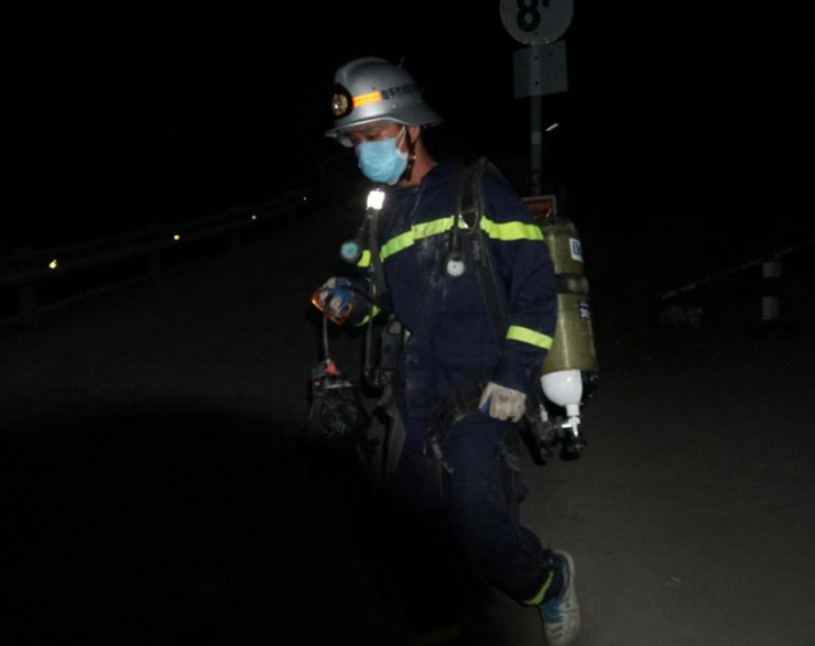Lực lượng Cảnh sát Phòng cháy chữa cháy và cứu nạn cứu hộ làm nhiệm vụ tại hiện trường