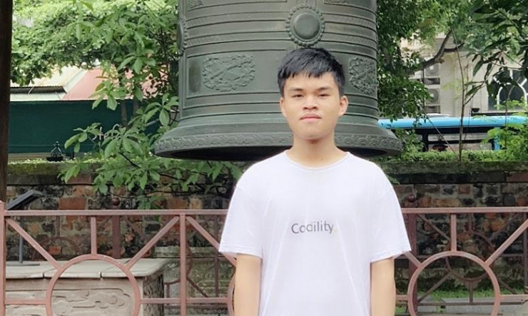 Trần Xuân Bách, tại Văn Miếu Quốc Tử Giám, tháng 4/2022. (Ảnh: VnExpress)