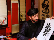 Clip: Ông đồ ngoại quốc cho chữ tại Văn Miếu - Quốc Tử Giám