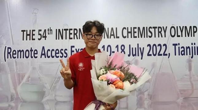 Em Phan Xuân Hành giành Huy chương Vàng trong Kỳ thi Olympic Hóa Học Quốc tế năm 2022. (Ảnh: Tiền Phong)