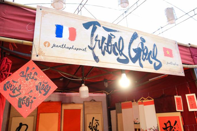 Jean Sébastien (tên tiếng Việt là Trường Giang) cũng là người nước ngoài đầu tiên tham gia Hội chữ Xuân tại Hồ Văn thuộc Di tích Quốc gia đặc biệt Văn Miếu - Quốc Tử Giám bởi vừa đoạt giải nhì "Viết chữ quốc ngữ" trong cuộc thi viết chữ xuân 2023.